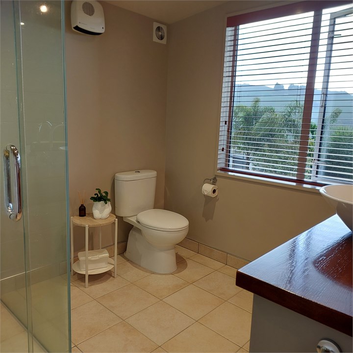Ensuite (off Master Bedroom)