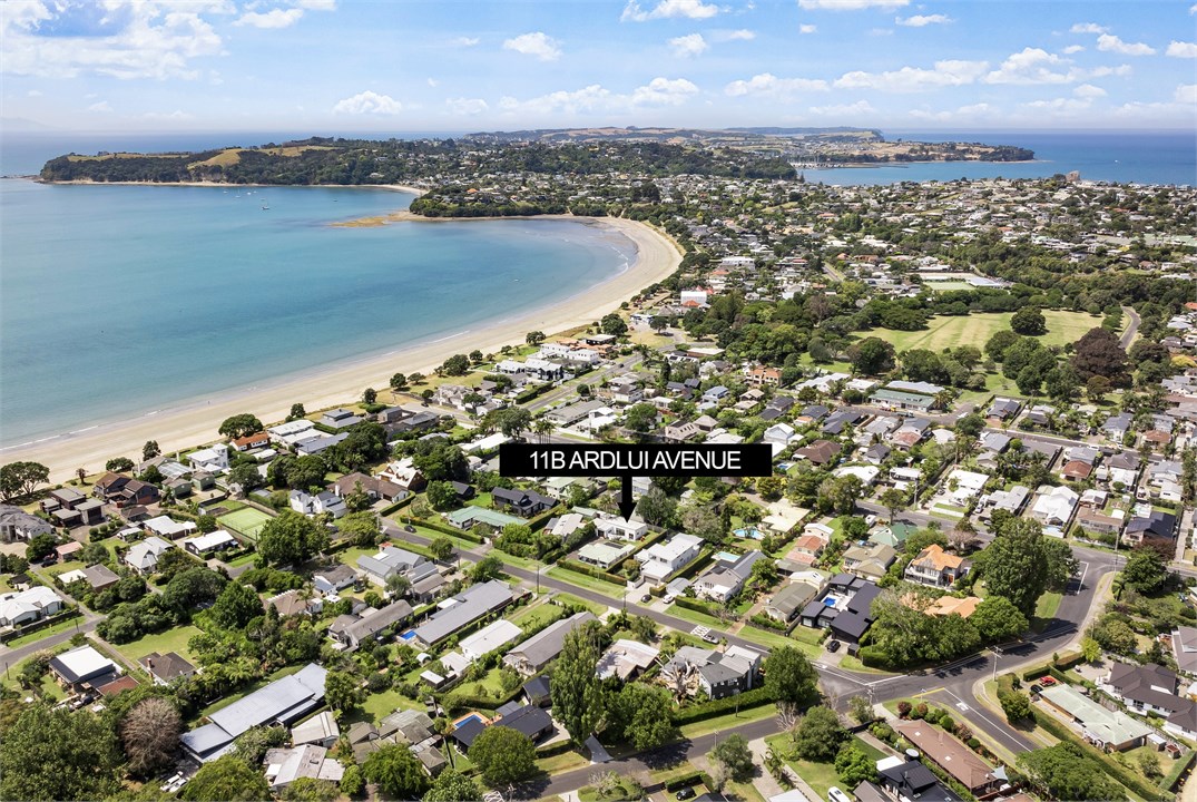 Location ... walkway to the beach is beside the te