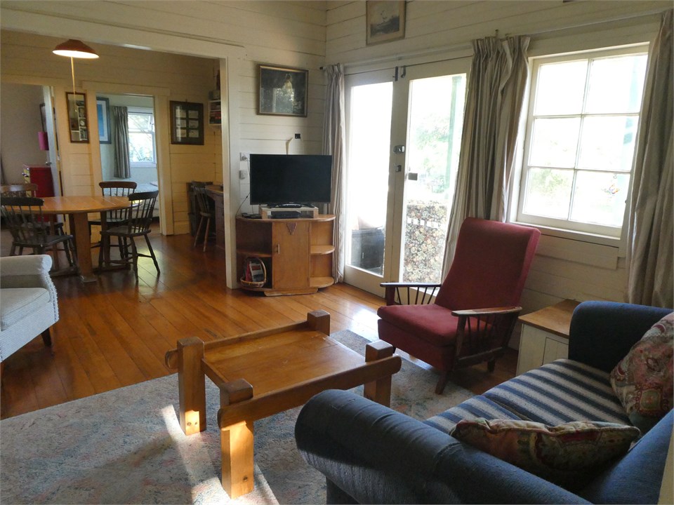 Open plan living/dining