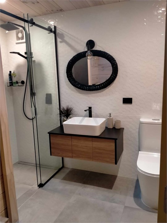 2nd Bedroom bathroom