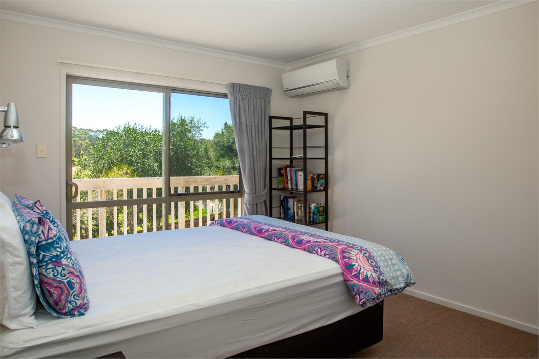 2nd Bedroom - Queen bed