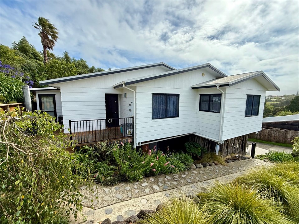 Elevated upstairs home surrounded by greenery