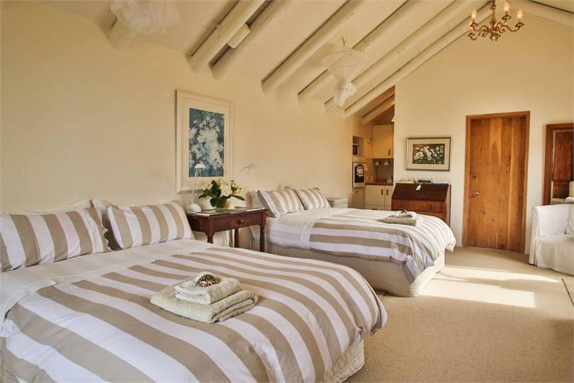 B&B Courtyard Double Room and Kitchenette