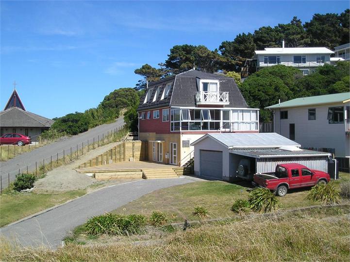 Beach House in Castle Point, Wellington/Wairarapa Castlepoint Beach