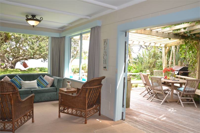 Indoor - Outdoor Fow