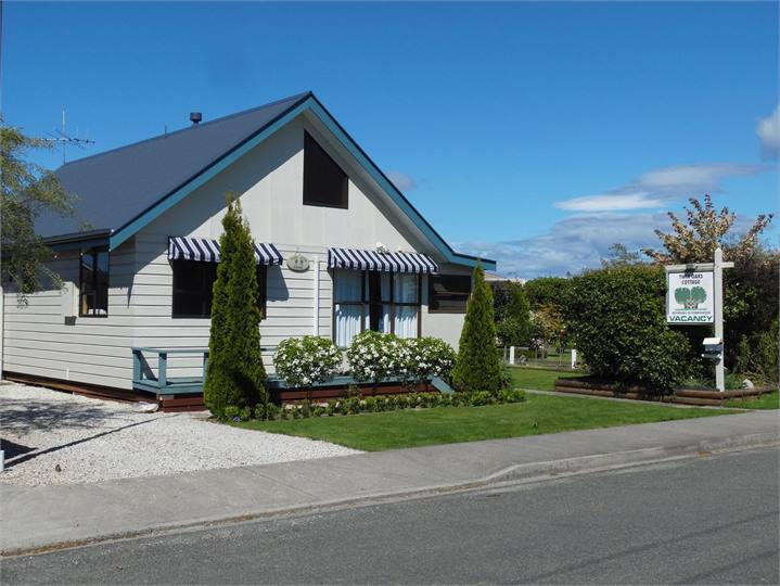 Twin Oaks Cottage Motueka Cottage for rent Holiday Houses