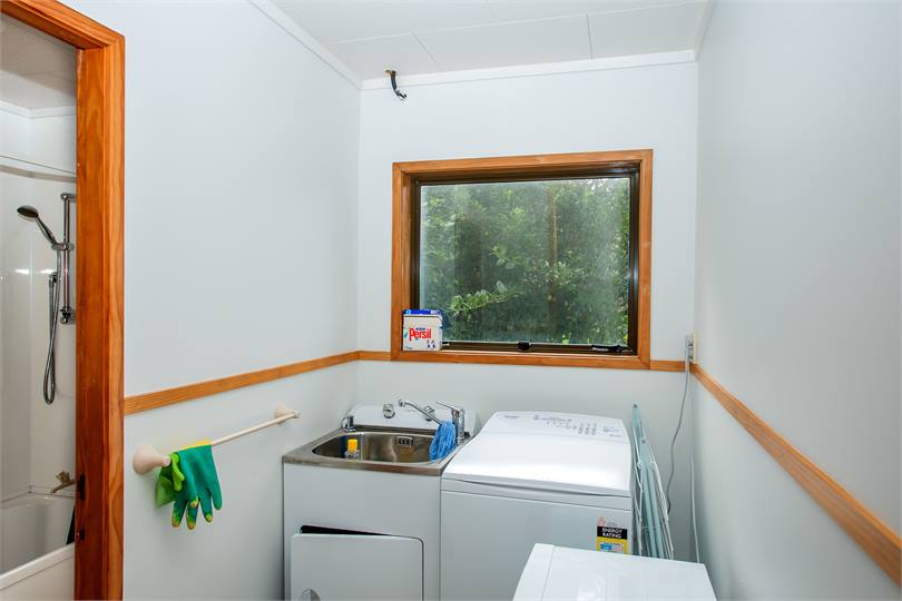 Downstairs Laundry - washing machine & Dryer