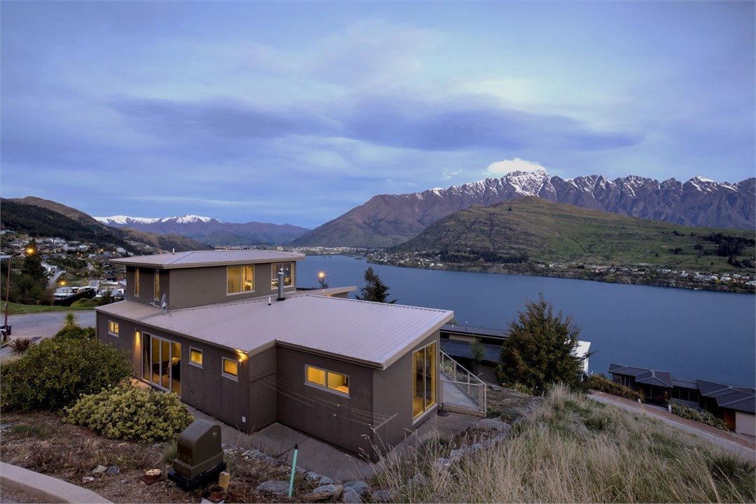 Queenstown Views on Olivers Queenstown Holiday Home for rent