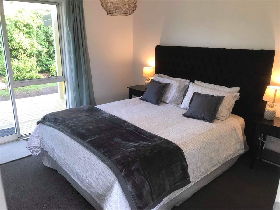 Bedroom 1 - King Bed