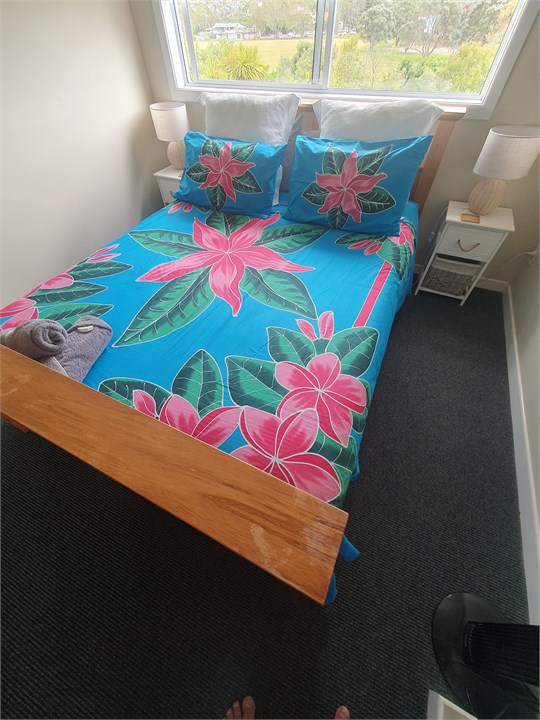 Master bedroom with Queenbed & flower cover