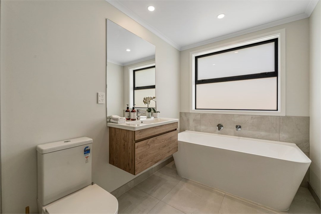Main bathroom