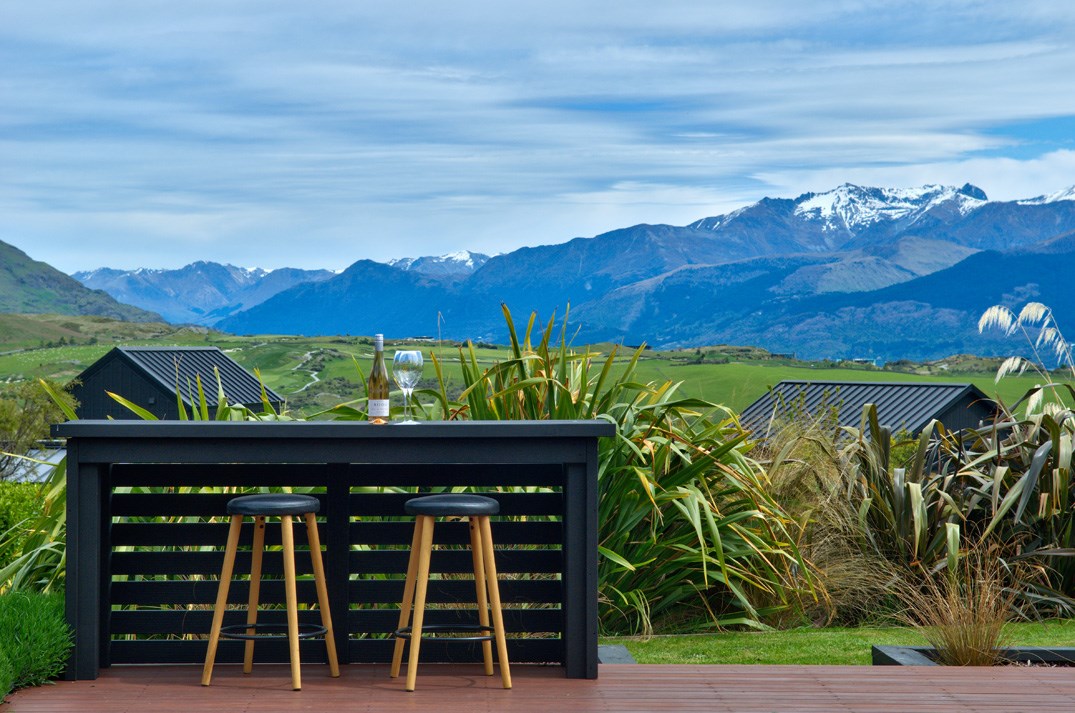 Outdoor bar on the front deck