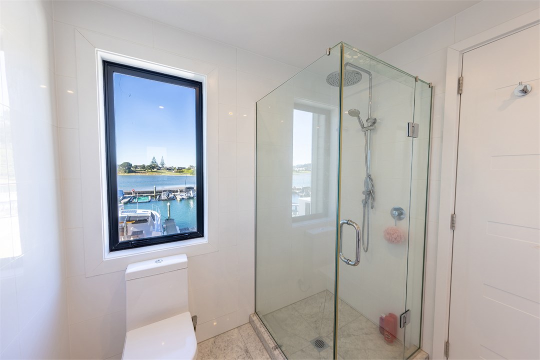 master bedroom ensuite