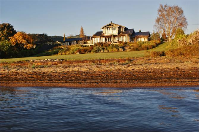 Genuine Lawn to Lake Living