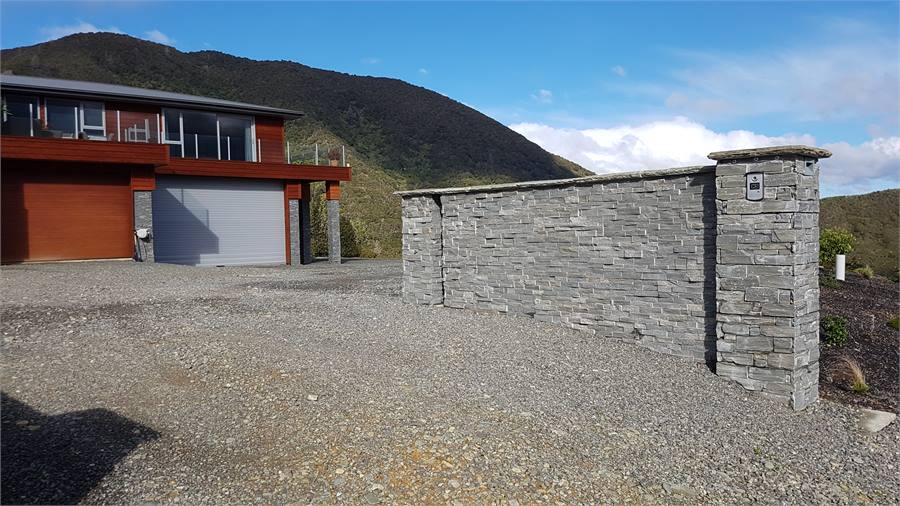 View front of driveway