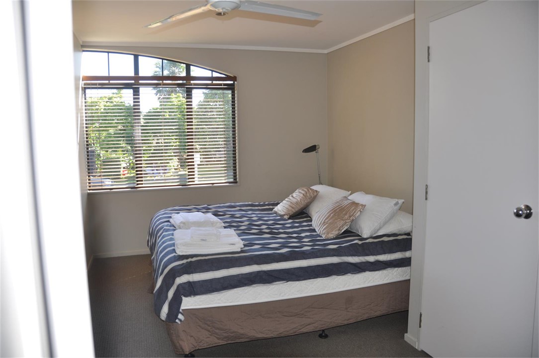 bedroom 3 super king 4 bed side