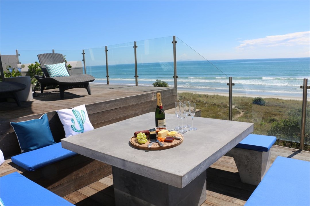 Luxury Beachfront, Mount Maunganui - Mt Maunganui Holiday Home For Rent ...