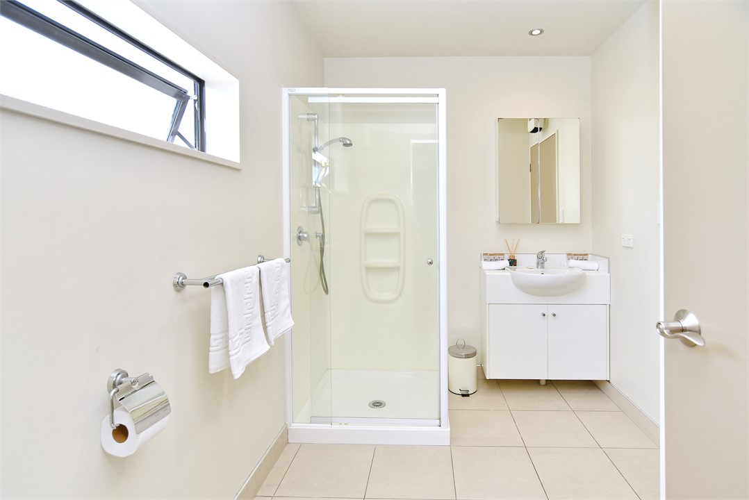 The main bathroom (Upstairs)