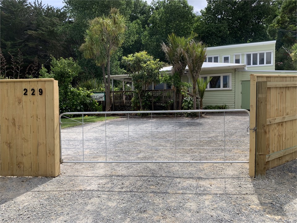 House opposite beach- plenty of parking, fully fen