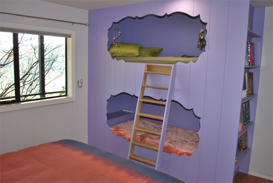 bunks in 2nd bedroom