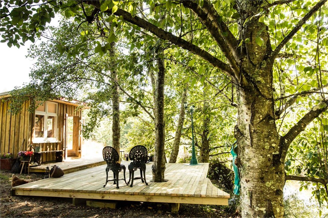 She-shack retreat beside lake 150m from Gate House