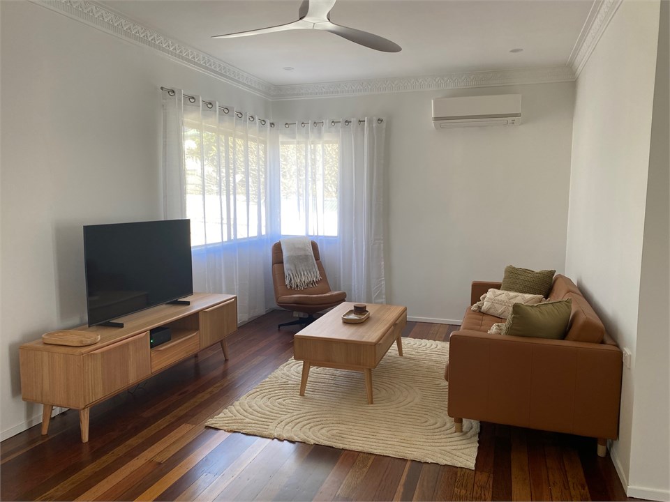 1954 Cottage Mid Century Modern Vibe. Brisbane Residential House