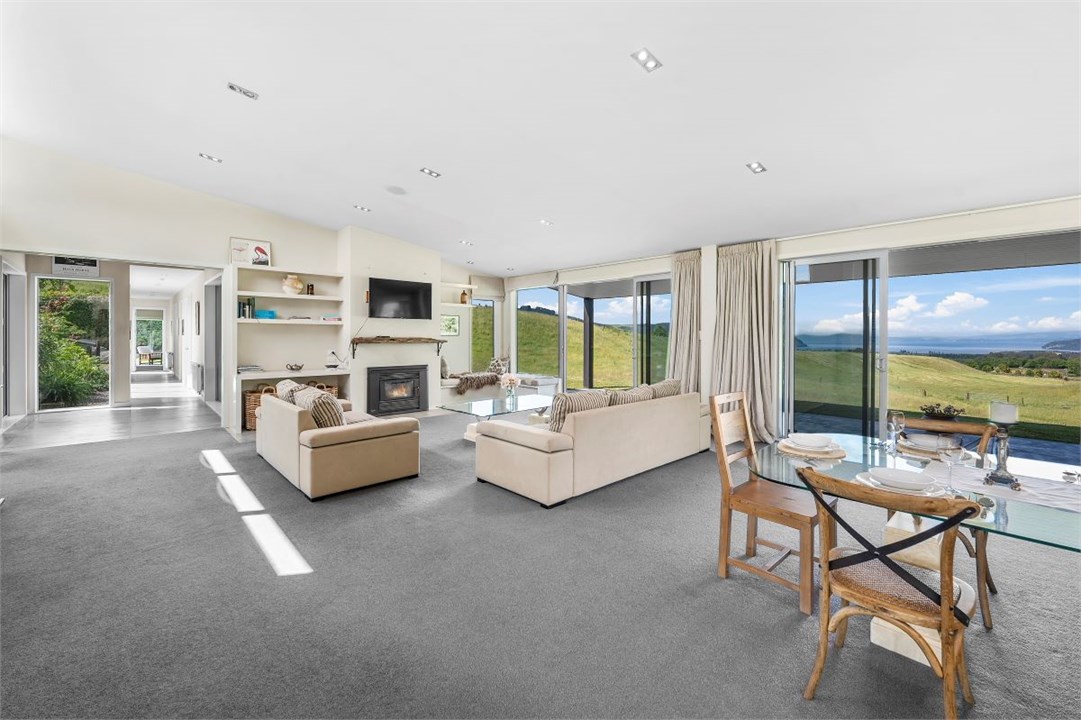 Spacious, open plan living & dining area