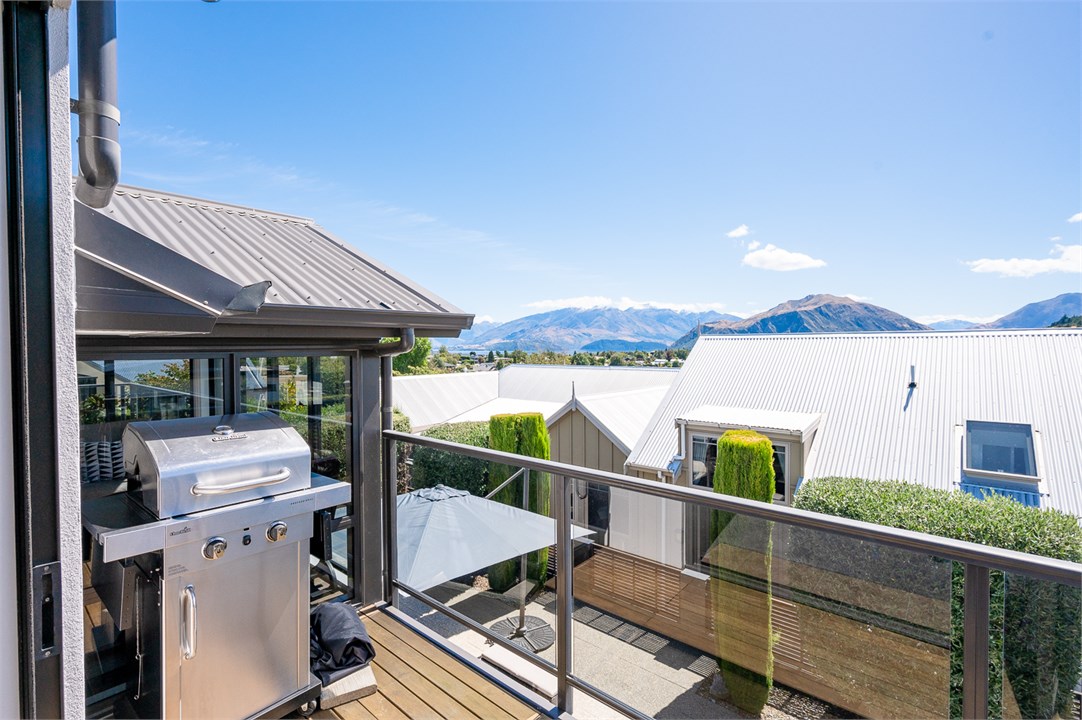 BBQ on deck upstairs