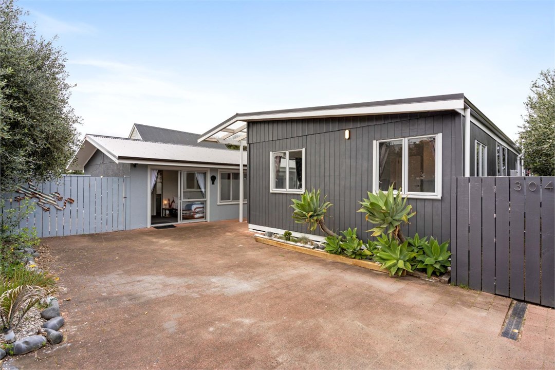 Sleep-out at left - bach at right