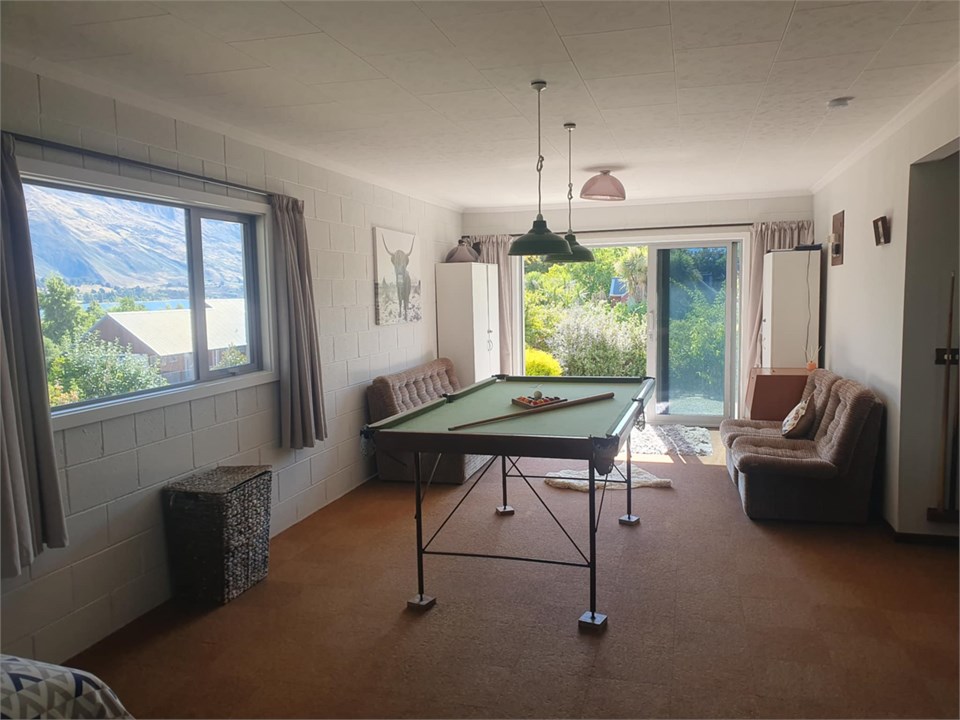 Games room downstairs some views of lake