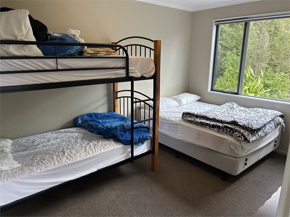 Double + 2 Bunks Bedroom 4