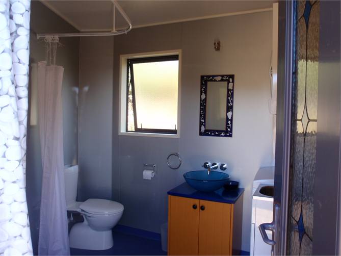 2nd bathroom/laundry/toilet