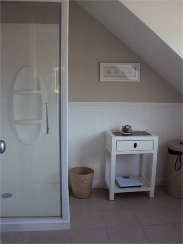 Bedroom 1 ensuite bathroom