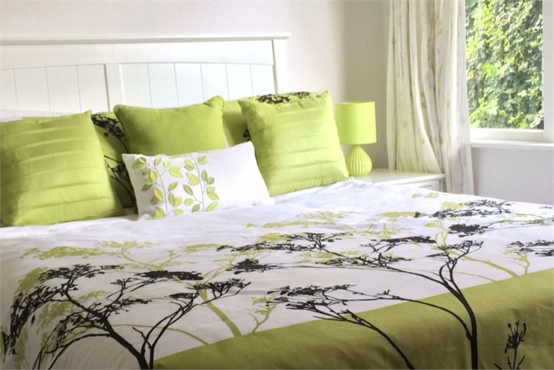 Second Bedroom Queen with Wool Duvet & Topper 