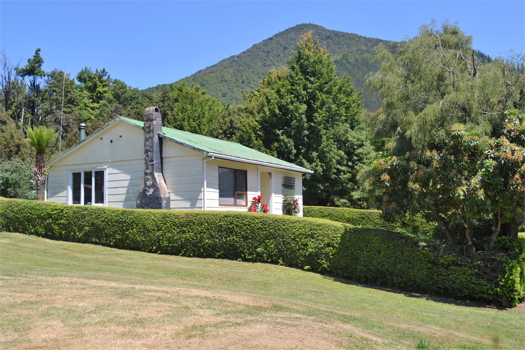 Howickcroft:  A Heritage Family Bach (Cottage)