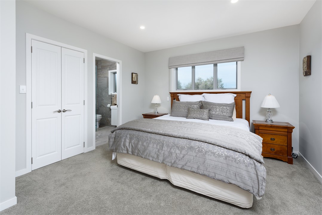 Upstairs Master bedroom (super king bed)