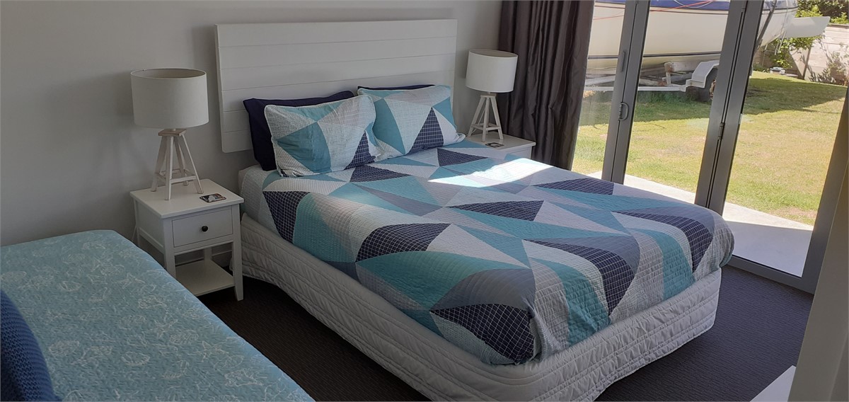 Bedroom 2 with Queen