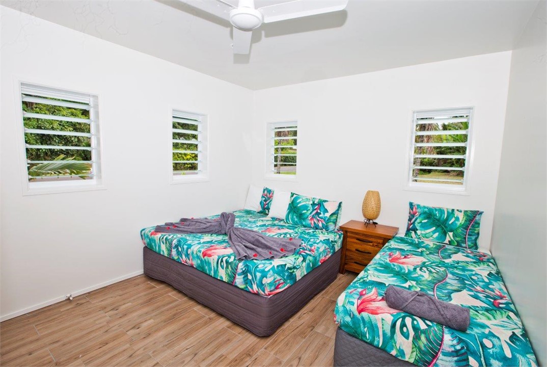 Bedroom 1 -Super king bed, 1x king single