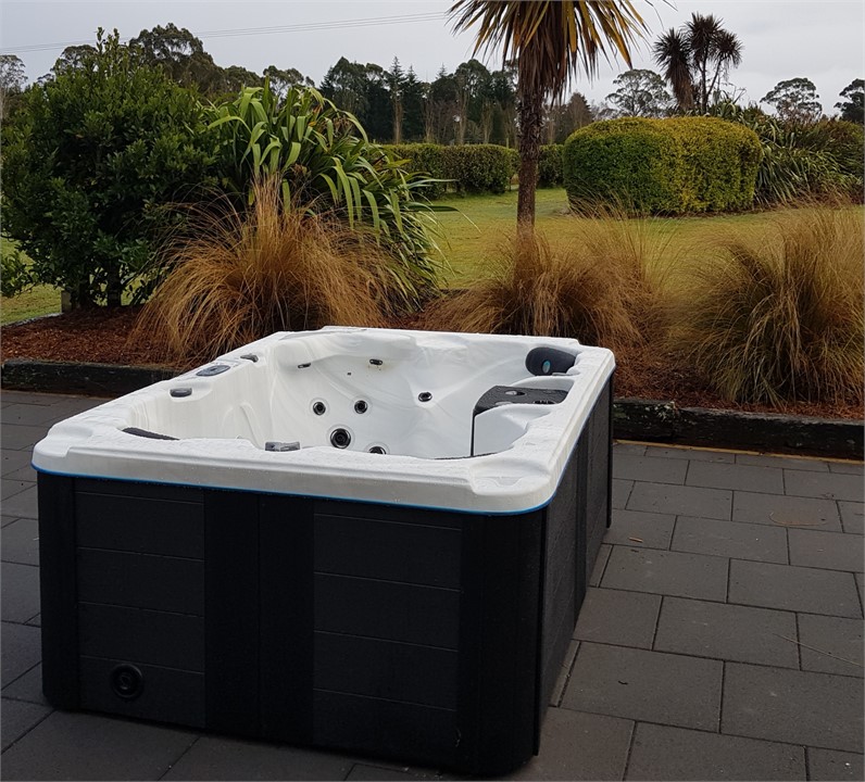 Outdoor Hot tub