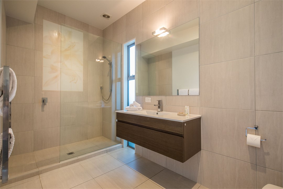 Lovely ensuite, also accessible from hallway next