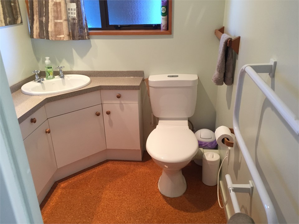 Ensuite bathroom by king bed room