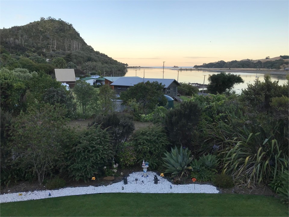 Opoutere Hideaway Shell Lighthouse Penguin Garden