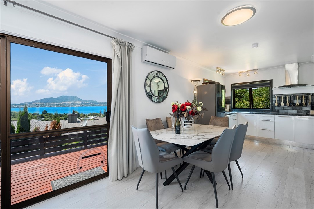 Beauty By the Bay Taupo Acacia Bay Holiday Home for rent Holiday