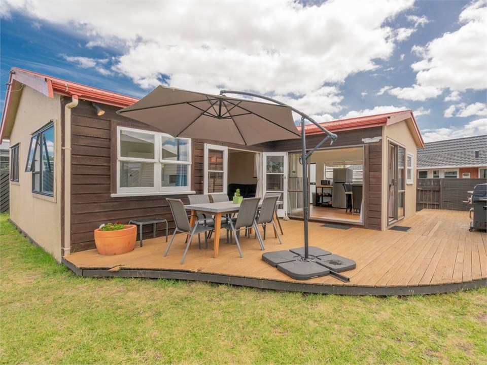 Beach House on Hetherington (Bachcare) Whangamata Holiday Home for rent Holiday Houses