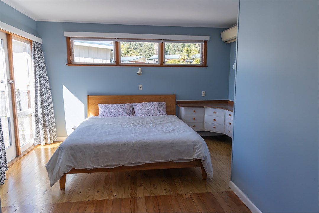 Master bedroom 3 - King bed with access to outdoor