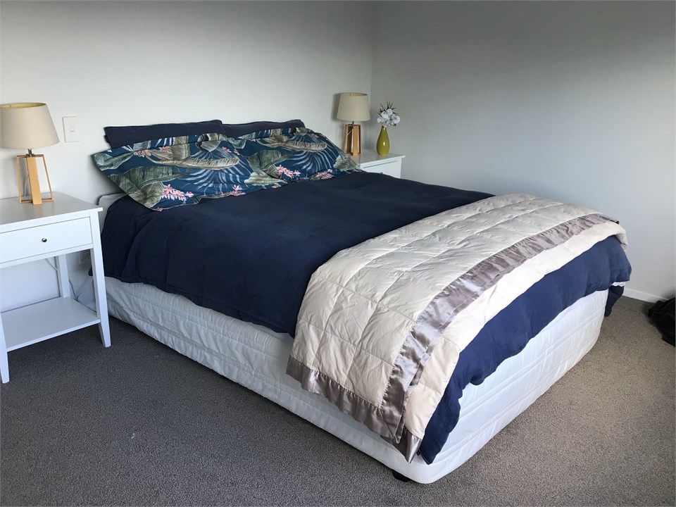 Queen bedroom upstairs