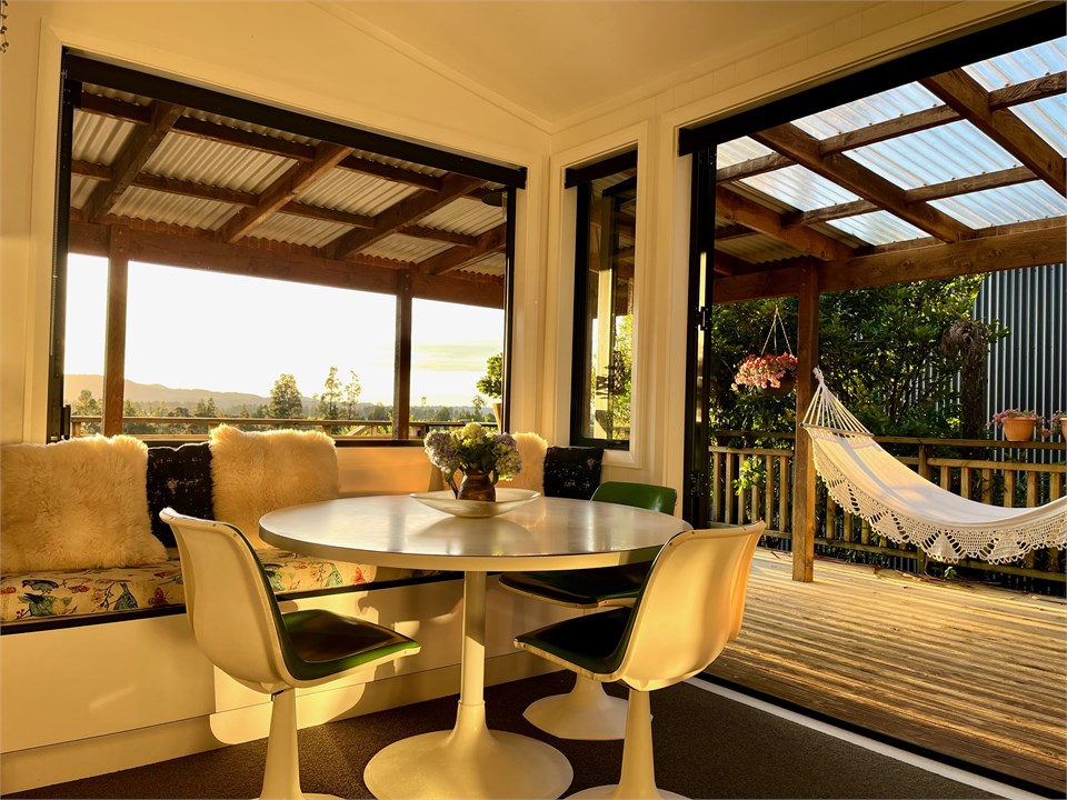 retro dining suite for 6....