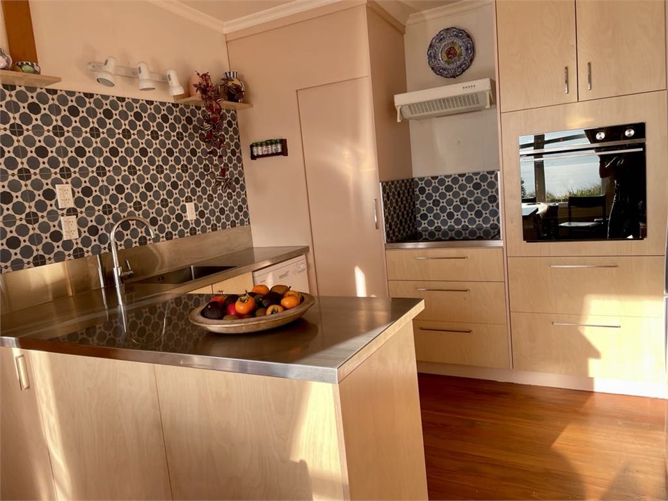 Full kitchen with new oven and induction hob