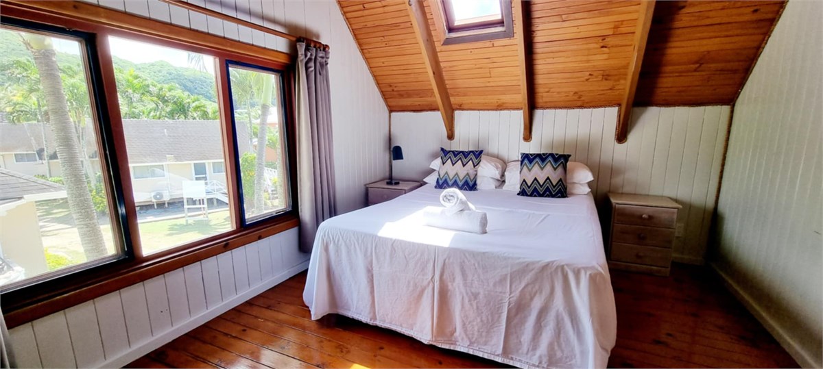 Master Bedroom 1 - Upstairs (w Air Conditioning)