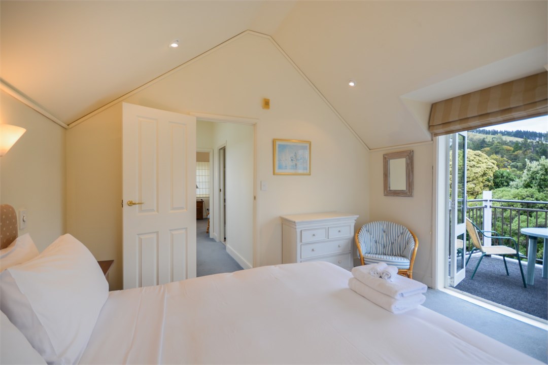 Bedroom 1 has a Queen Bed